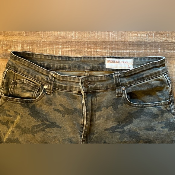 Wishlist Camouflage Distressed Denim Skinny Jeans Size Large Raw Hem - Picture 3 of 6
